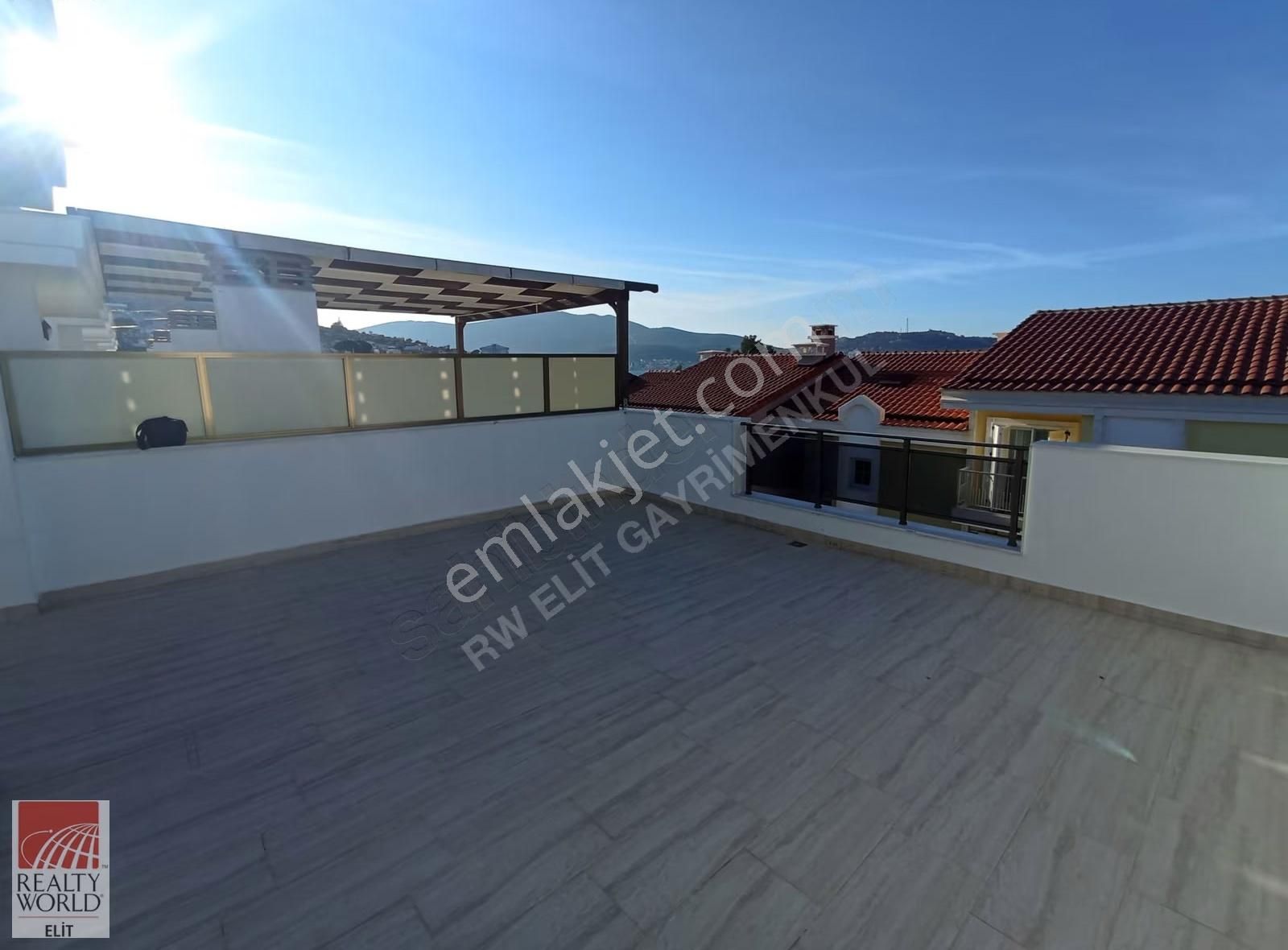 Yeni Foçada Denize 100 M Lüks 3+1 Dubleks Havuzlu Site Teraslı - Görsel 6