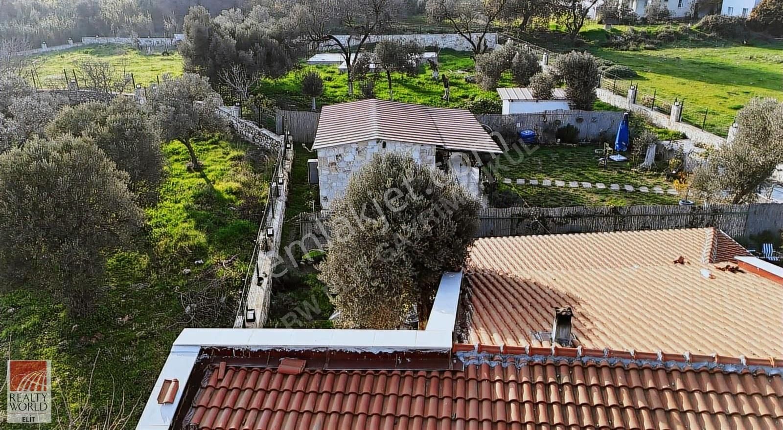 Yeni Foça Kozbeylide Prestijli Taş Evli Özel Mülk - Görsel 9