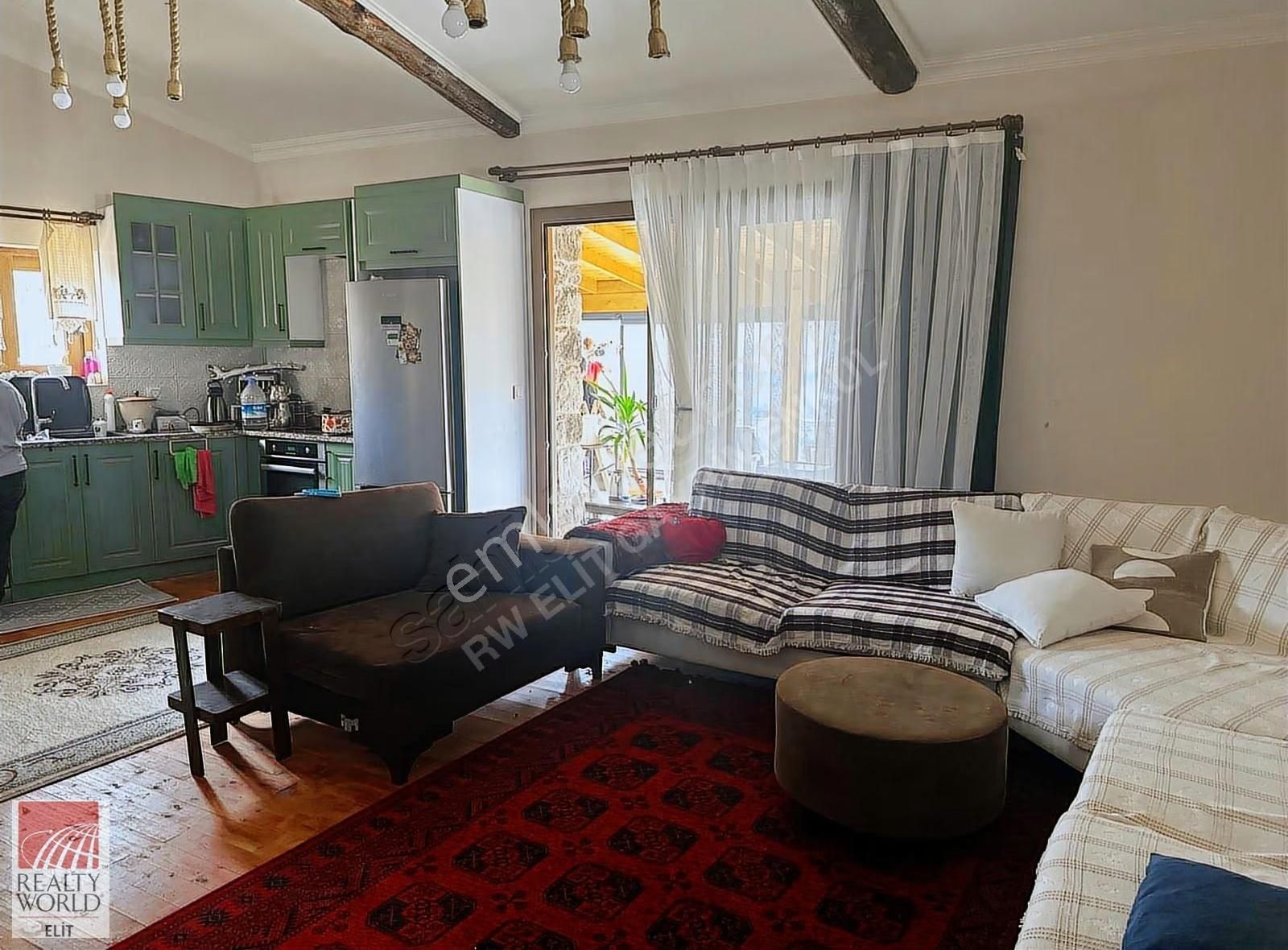 Yeni Foça Kozbeylide Prestijli Taş Evli Özel Mülk - Görsel 13