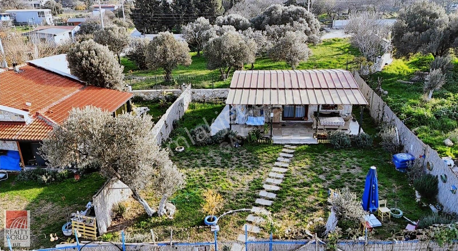 Yeni Foça Kozbeylide Prestijli Taş Evli Özel Mülk - Görsel 18