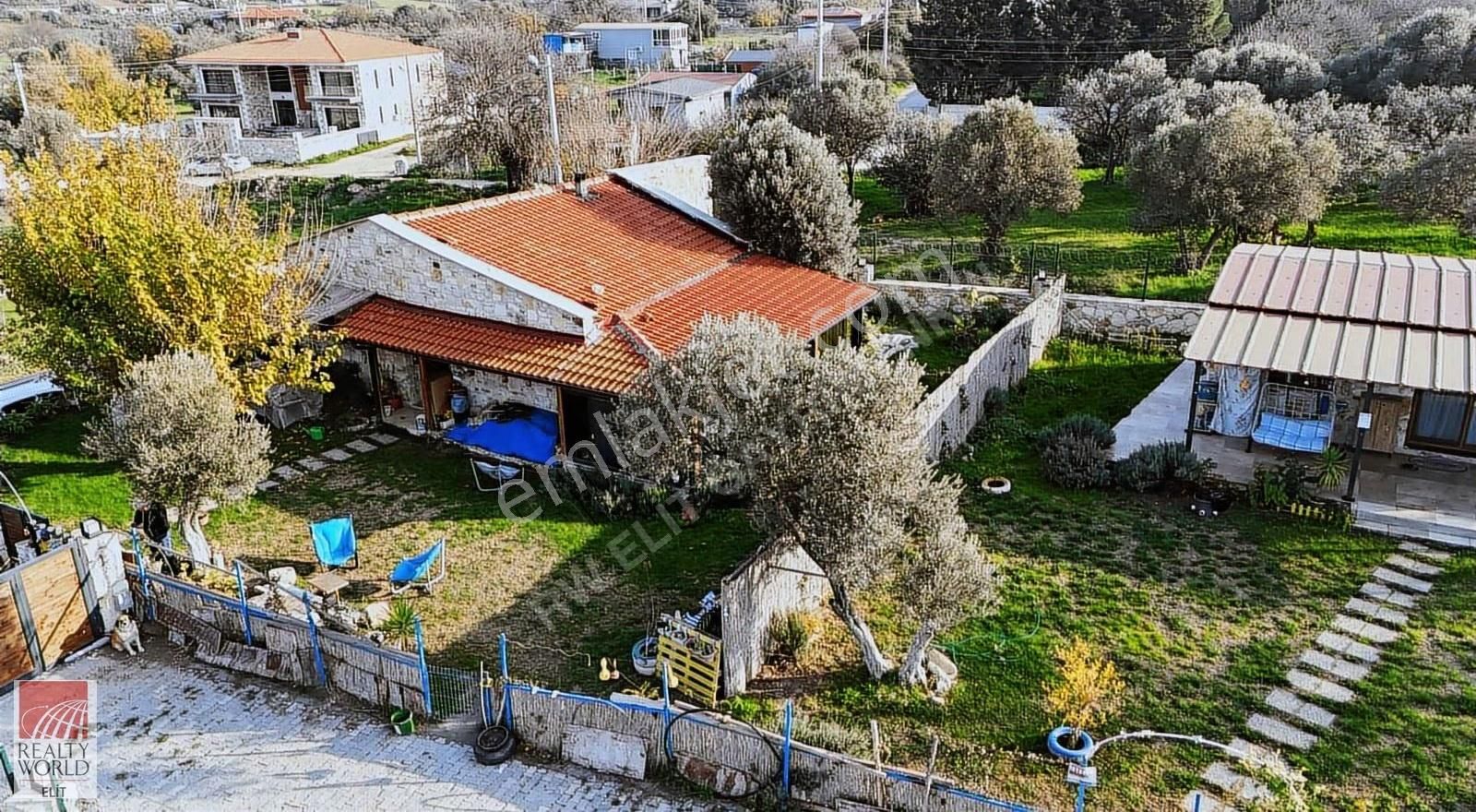 Yeni Foça Kozbeylide Prestijli Taş Evli Özel Mülk - Görsel 17