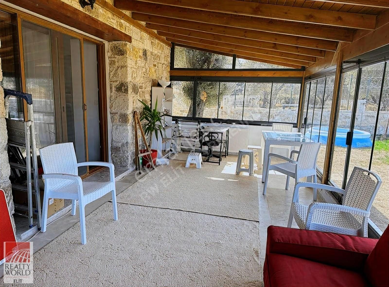 Yeni Foça Kozbeylide Prestijli Taş Evli Özel Mülk - Görsel 15