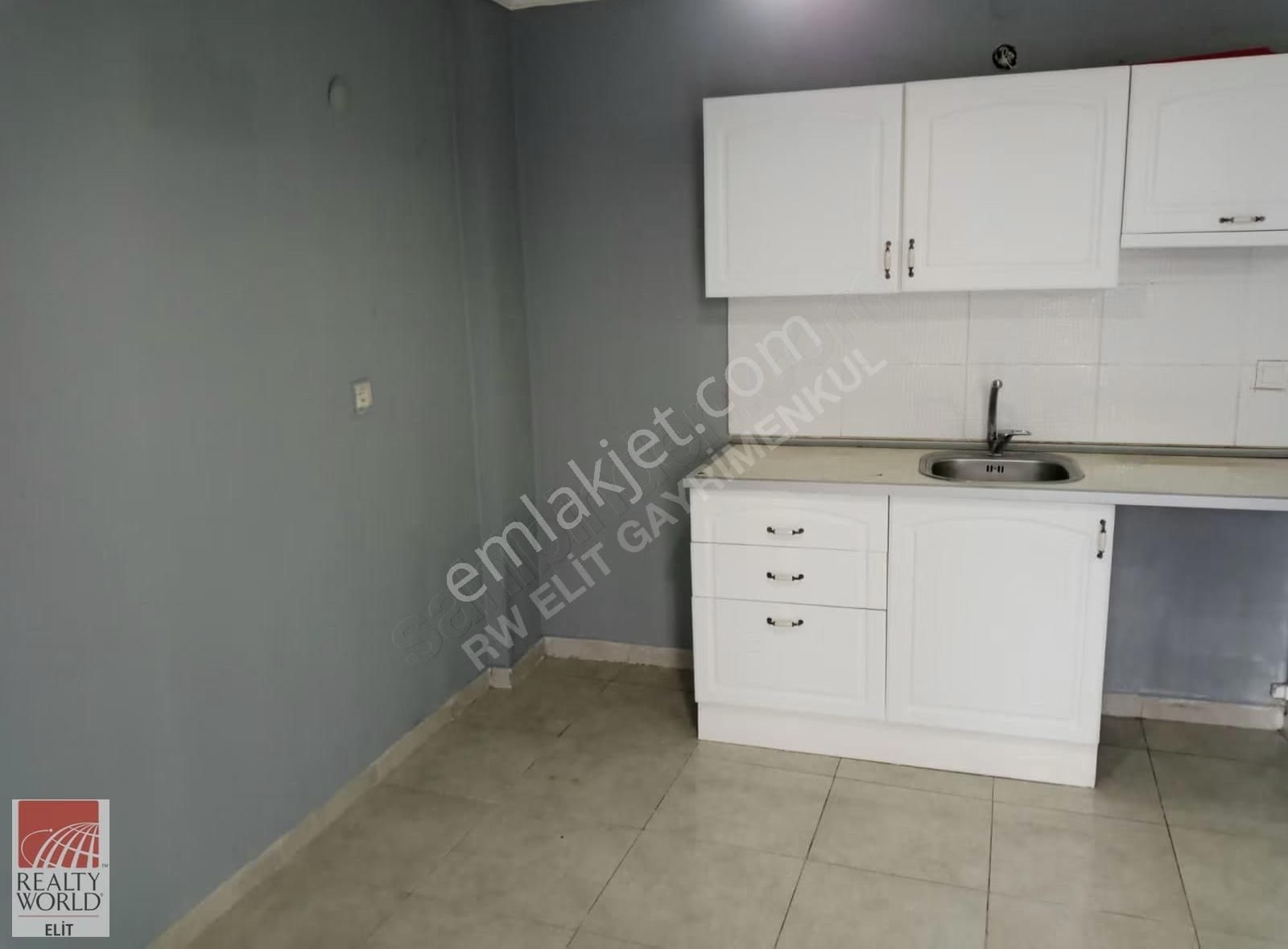 Yeni Foça Cumhuriyet Mahallesinde Kiralık 1+1 - Görsel 3