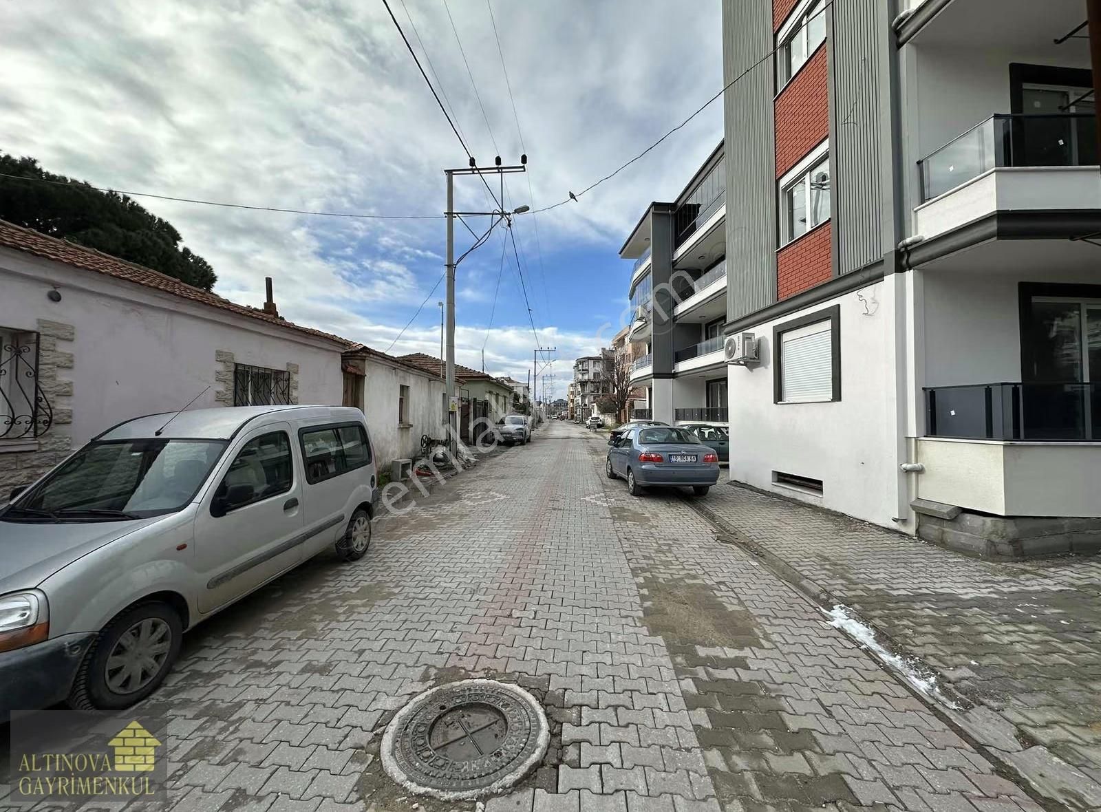 Altınova Merkezde Çay Caddesinde 2+1 Fırsat Daire