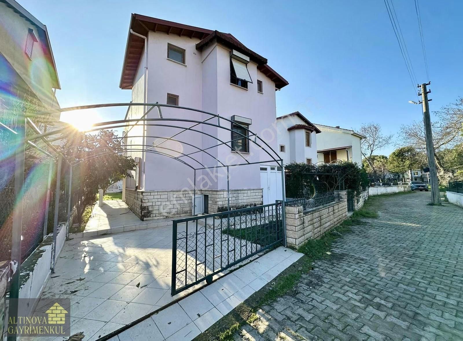 Altınova Sahilde Yorgun 1'de Fırsat Kat Mülkiyetli Villa - Görsel 2