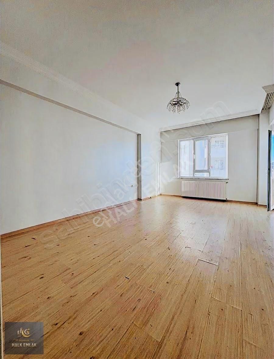 Beykent'te Satılık 2+1 Geniş Oturumlu Ara Kat Daire