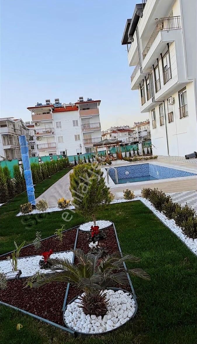 Havuzlu Site İçerisinde Havuz Cepheli 2+1 Ayrı Mutfak Daire - Görsel 10