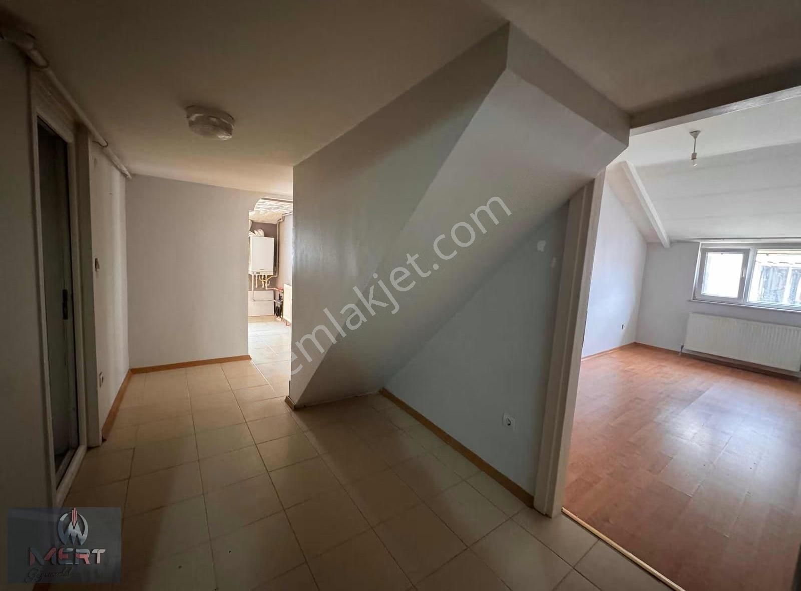 Kemaltürkler Mahallesinde Kiralık 2+1 Dubleks - Görsel 9