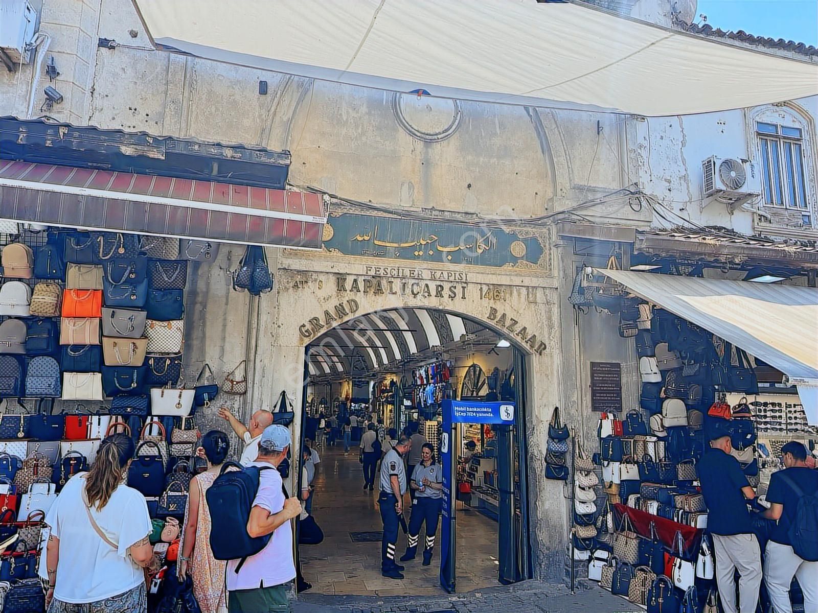 Kapalıçarşı Fesciler Kapısı Girişinde Satılık Dükkan