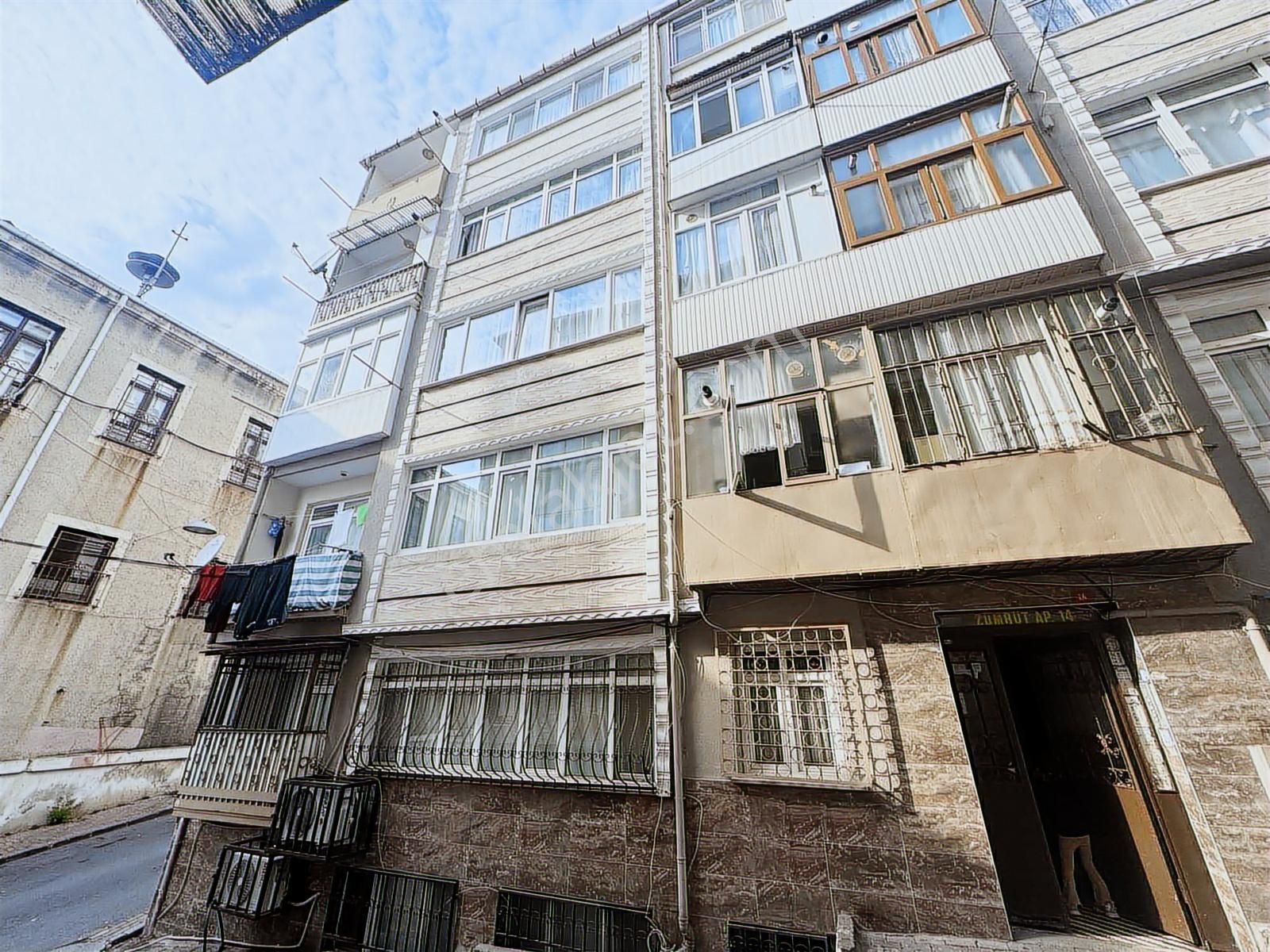 Altın Emlaktan Kocamustafapaşa Da Balkonlu 3+1 Deniz Manzaralı - Görsel 12