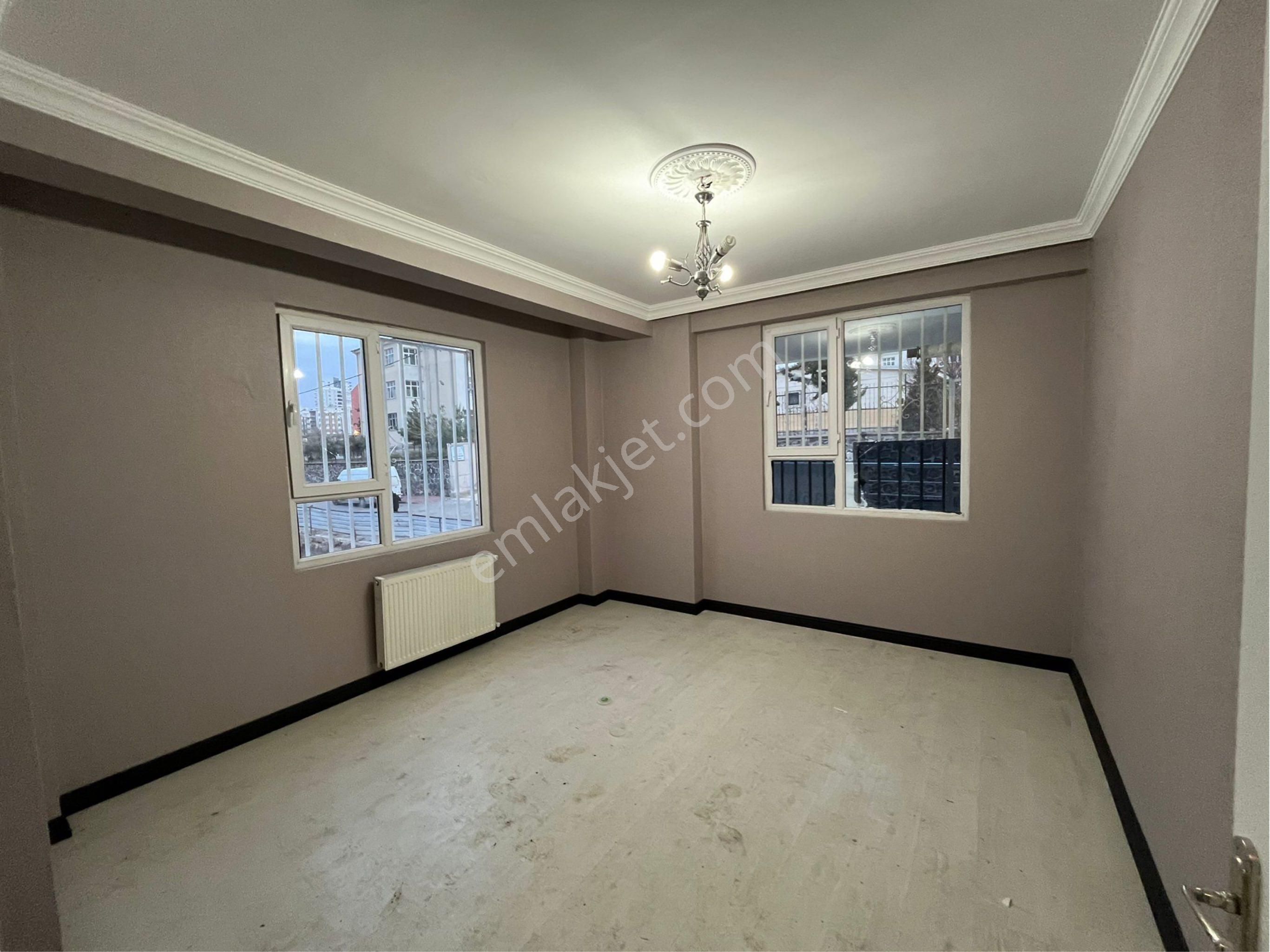 Cadde Seyrandan Satlık 3+1