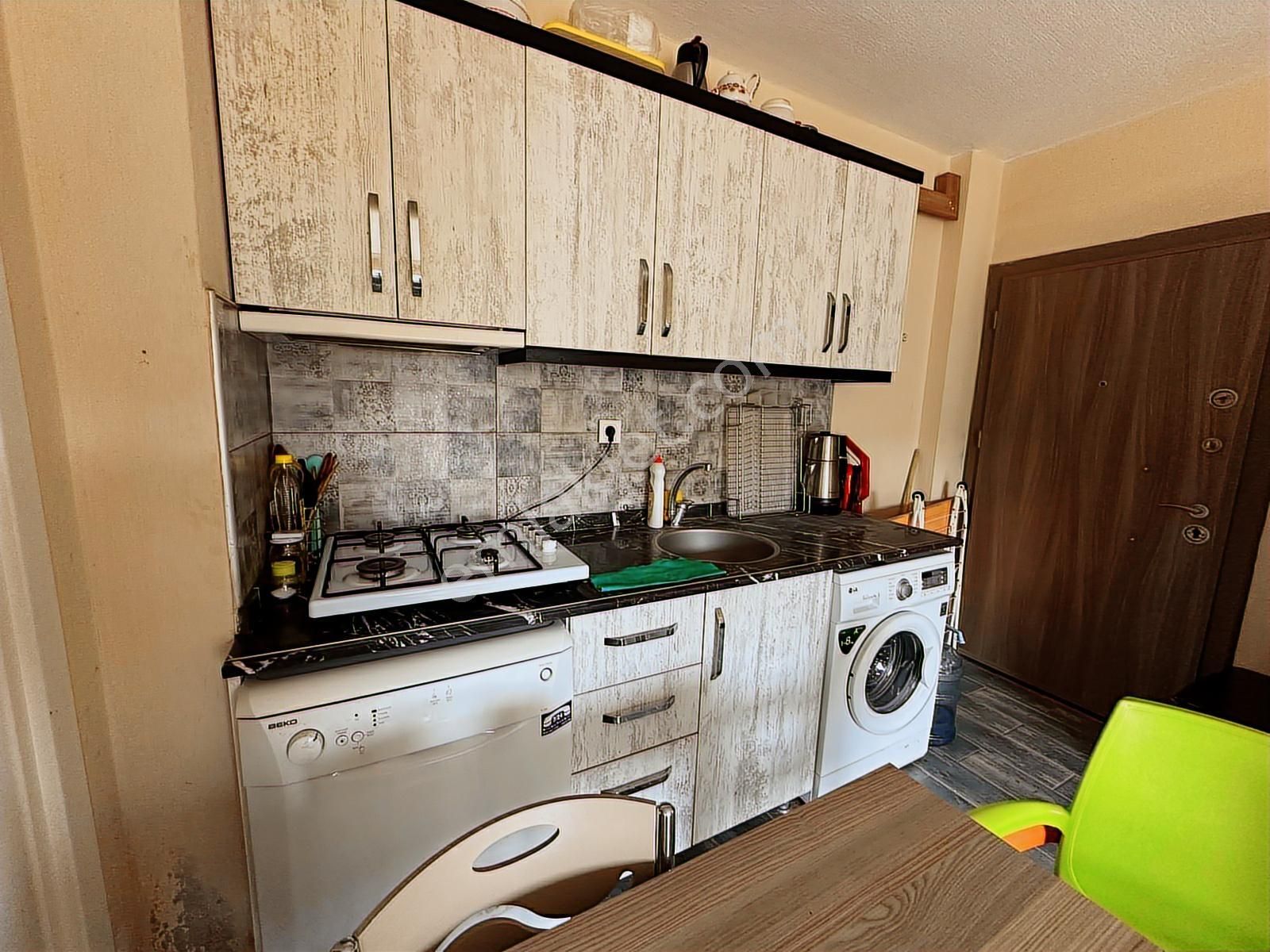 Yeniköy Mahallesinde 1+1 Emsallerine Göre Geniş Kiralık Daire - Görsel 19