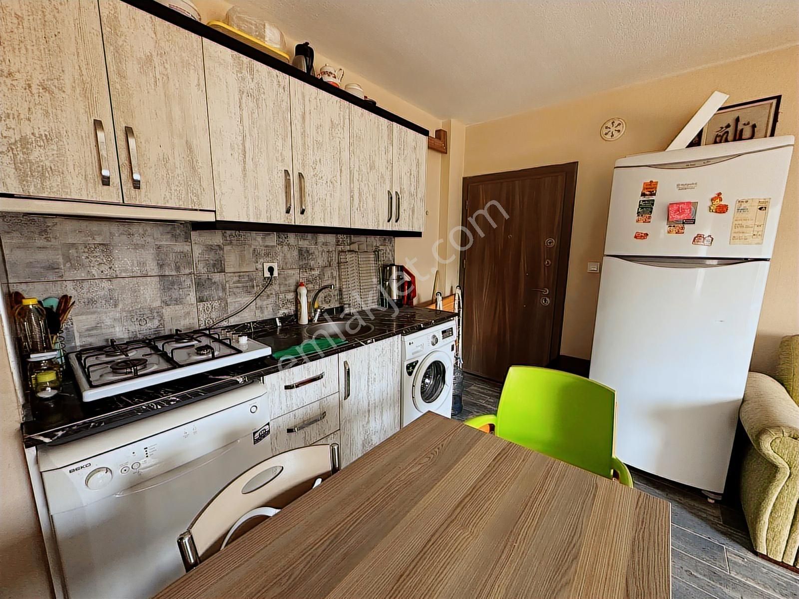 Yeniköy Mahallesinde 1+1 Emsallerine Göre Geniş Kiralık Daire - Görsel 8