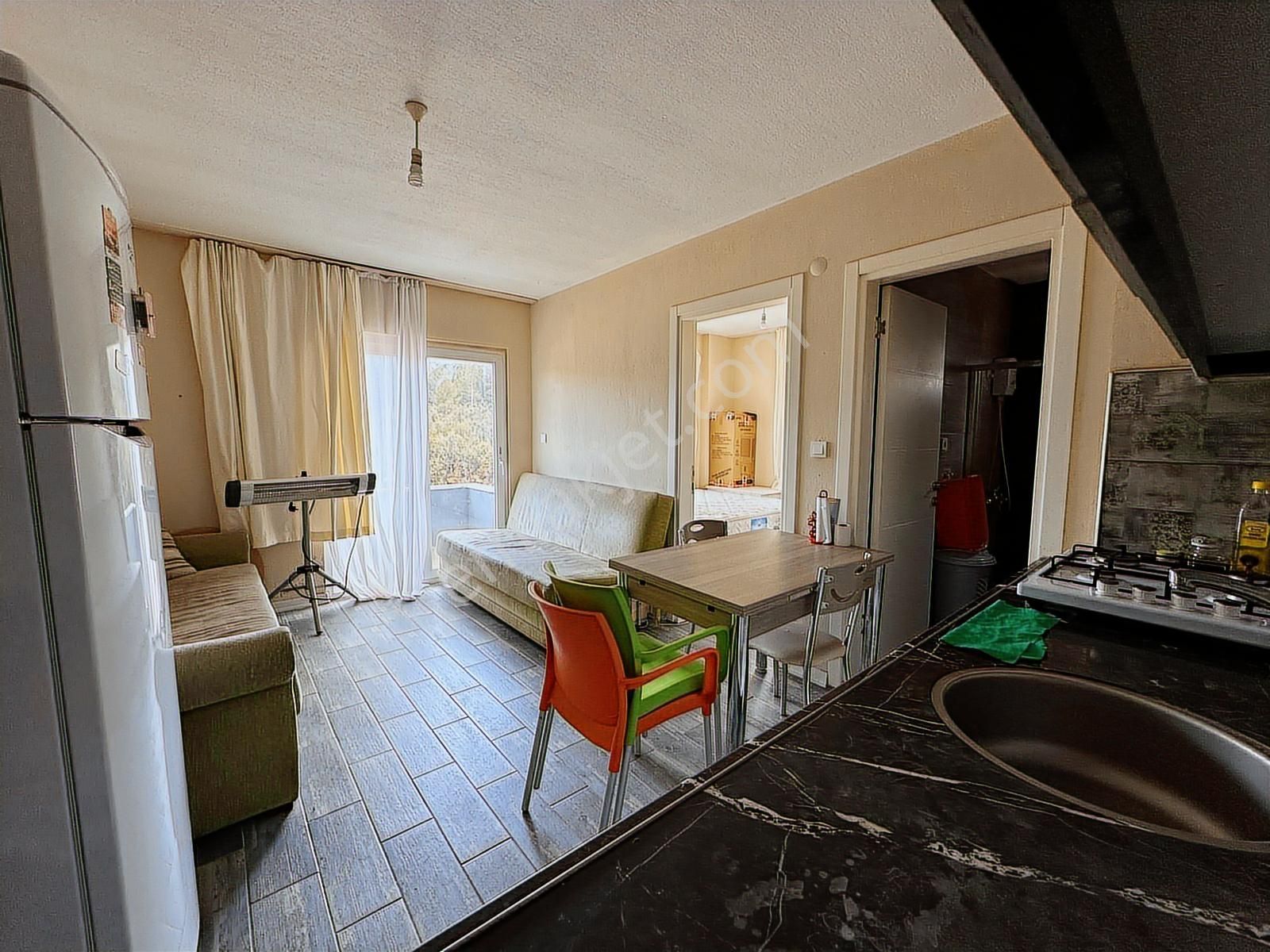 Yeniköy Mahallesinde 1+1 Emsallerine Göre Geniş Kiralık Daire - Görsel 2