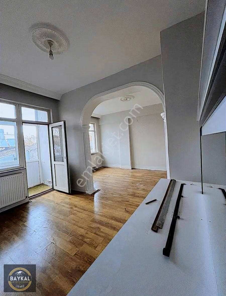 Mevlana'da 1.caddede 2+1 Ortakat Daire