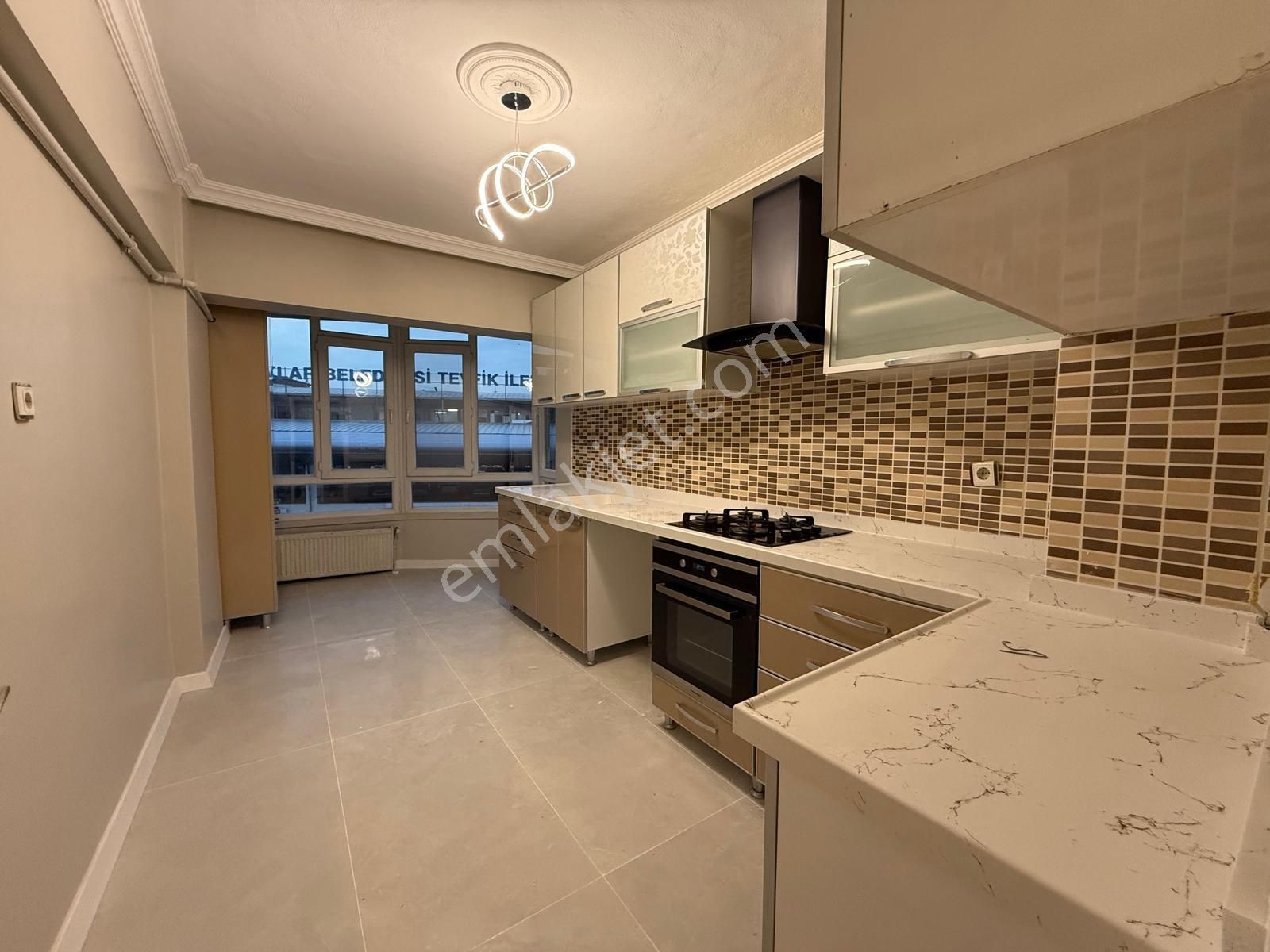 Pursaklar Mehmet Zengin Emlak'tan Merkez Mah. 3.kat 3+1 Yapılı Masrafsız Daire