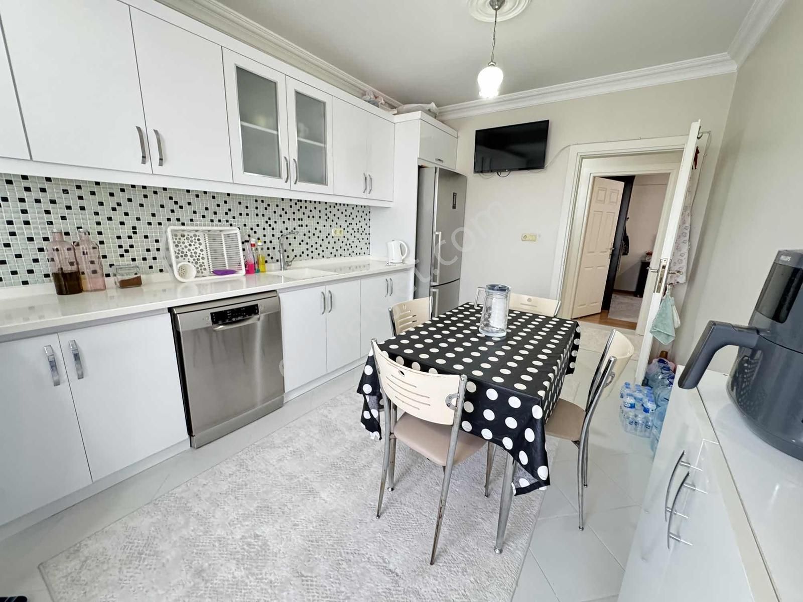 Delfa Emlaktan Belediye Meydanında Mükemel 2+1 Daire - Görsel 7