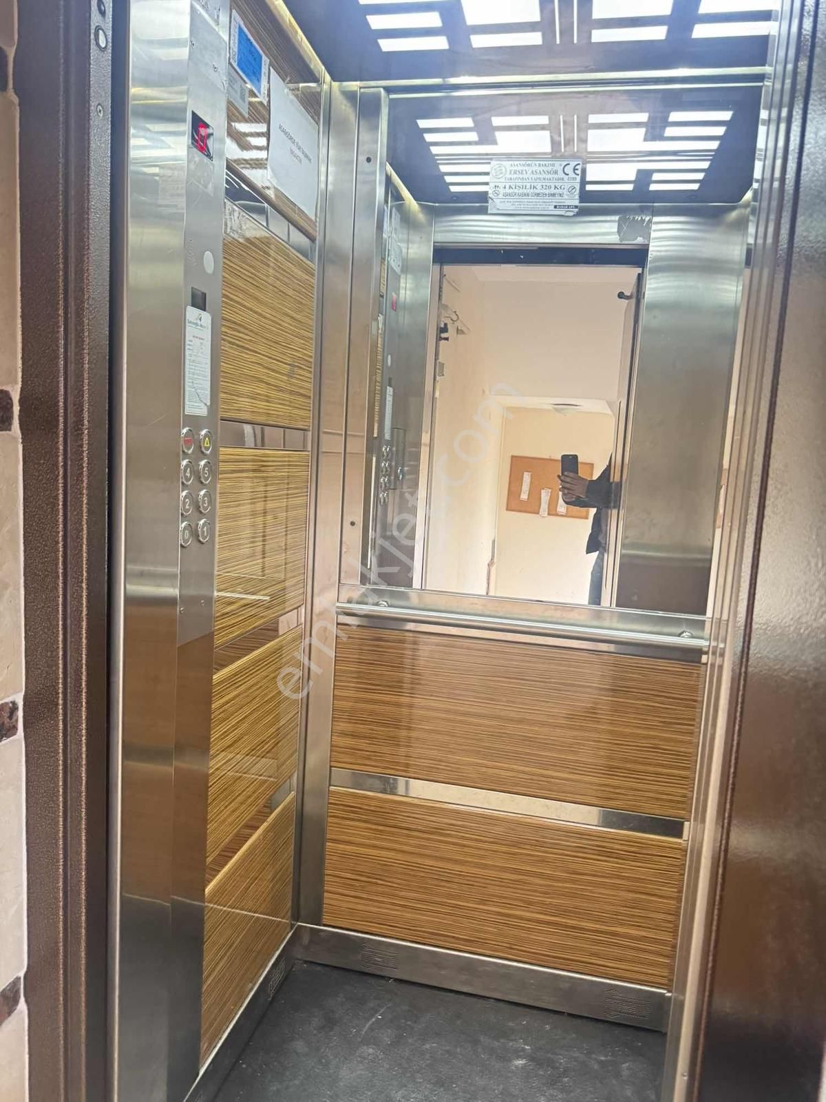 Delfa Emlaktan Belediye Meydanında Mükemel 2+1 Daire - Görsel 2