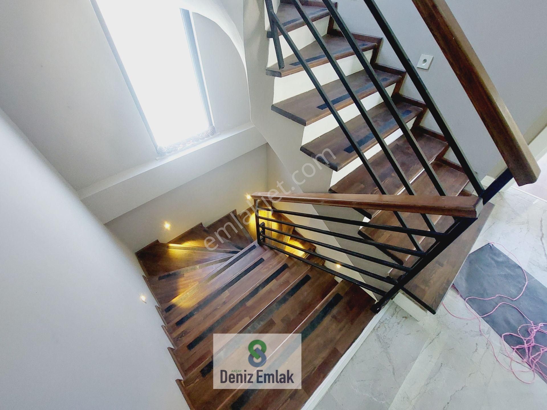 Denizden Akçayda Lüx Tasarım Geniş Verandalı Satılık 4+1 Tripleks Villa. - Görsel 9