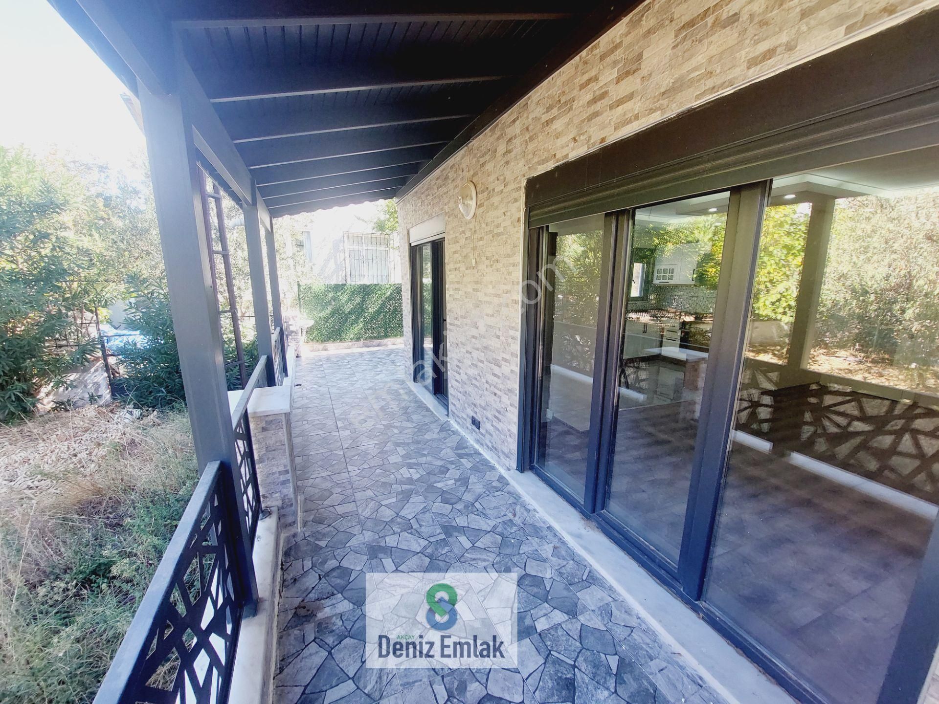 Denizden Akçayda Lüx Tasarım Geniş Verandalı Satılık 4+1 Tripleks Villa. - Görsel 23