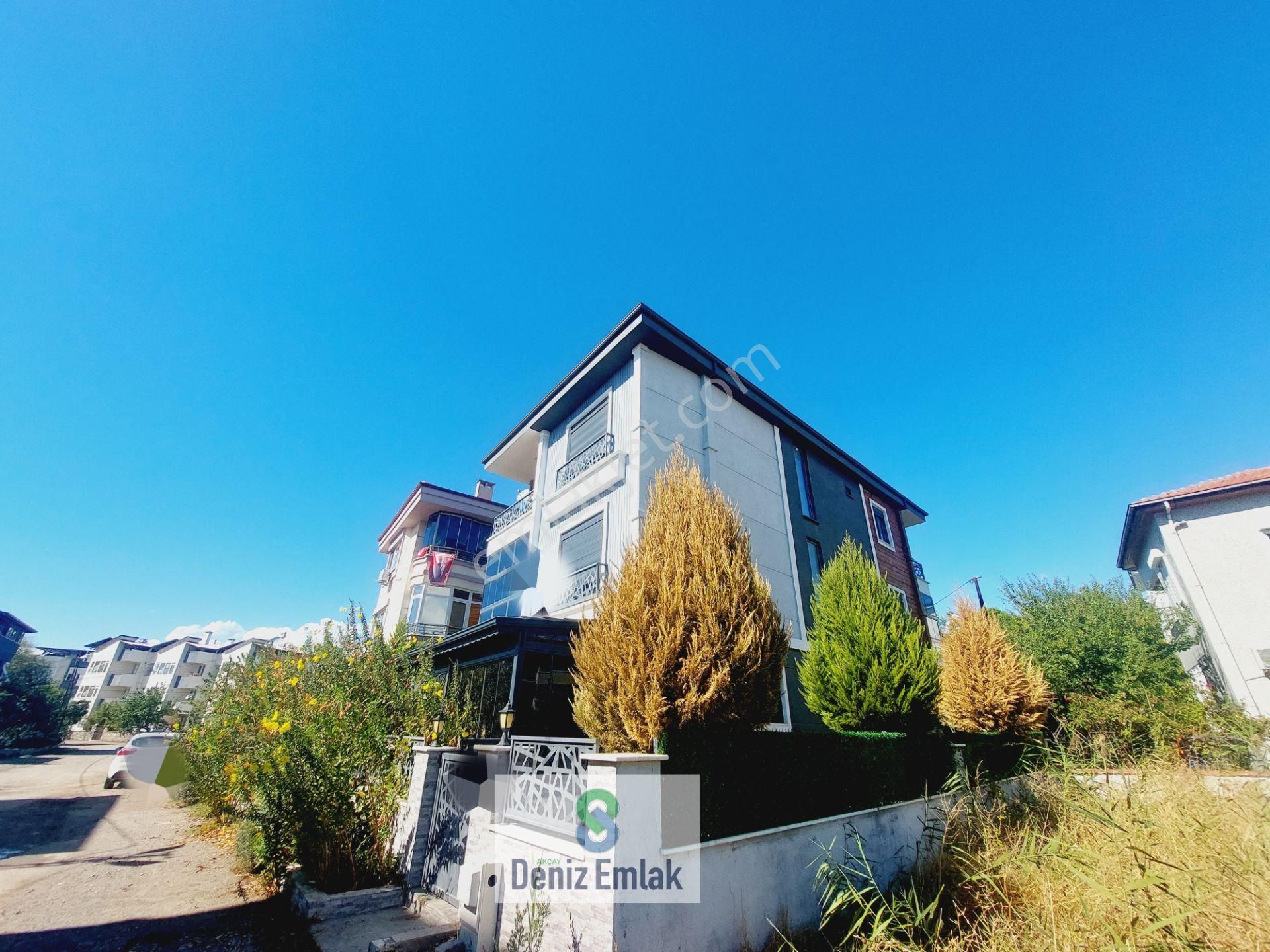 Denizden Akçayda Lüx Tasarım Geniş Verandalı Satılık 4+1 Tripleks Villa. - Görsel 25