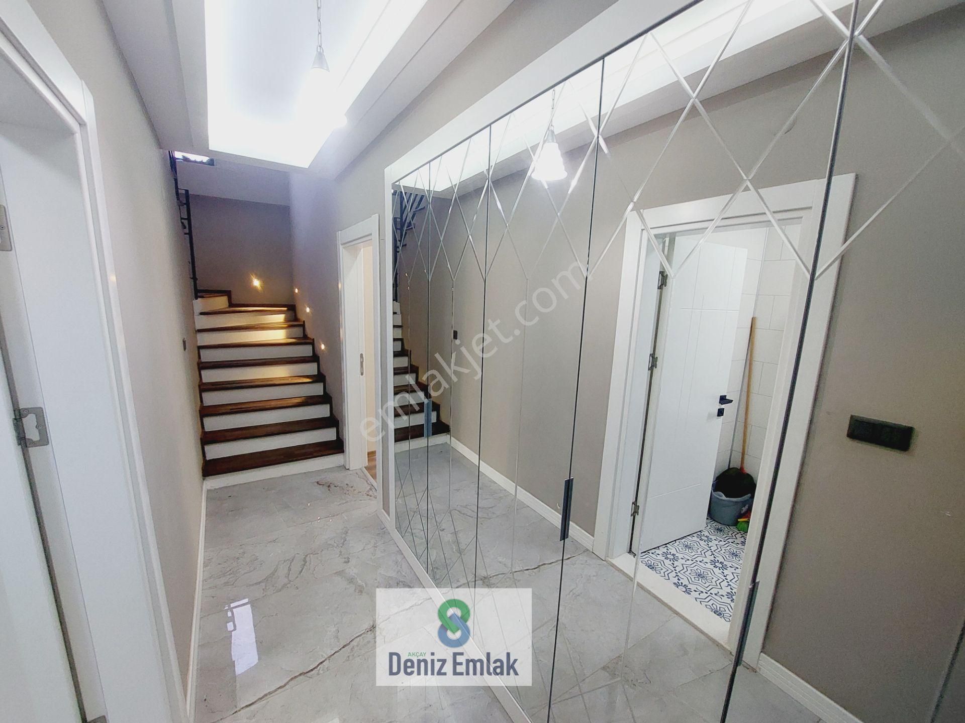 Denizden Akçayda Lüx Tasarım Geniş Verandalı Satılık 4+1 Tripleks Villa. - Görsel 4