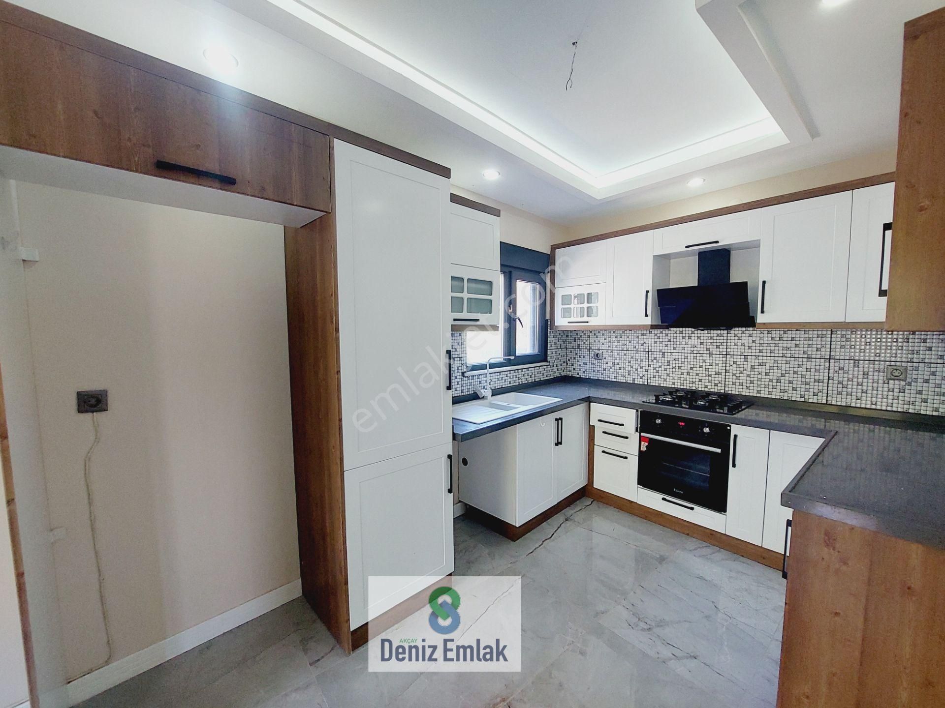 Denizden Akçayda Lüx Tasarım Geniş Verandalı Satılık 4+1 Tripleks Villa. - Görsel 2