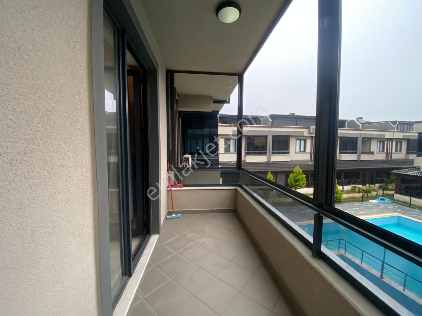 Karasuda Teraslı Ve Kış Bahçeli Geniş 2+1 Modern Satılık Villa - Görsel 20