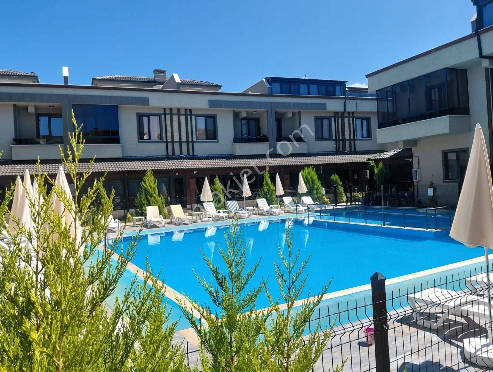 Karasuda Teraslı Ve Kış Bahçeli Geniş 2+1 Modern Satılık Villa - Görsel 2