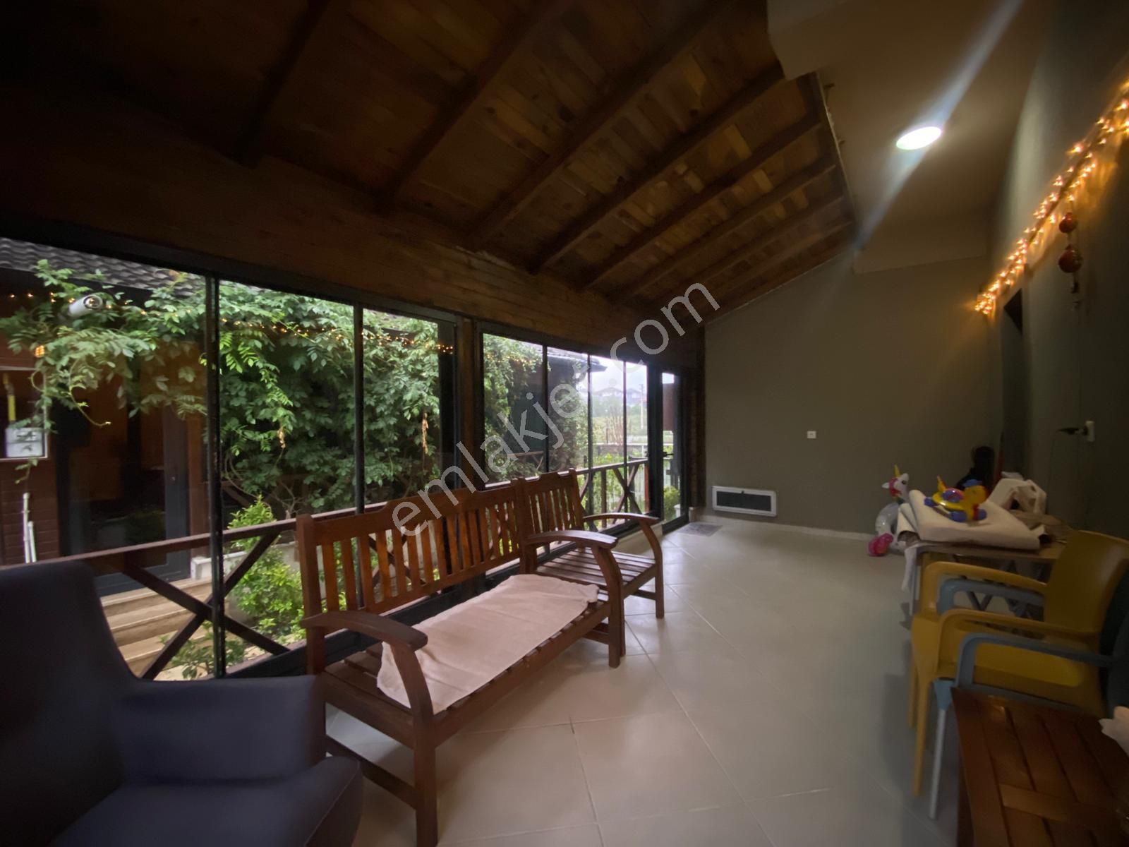 Karasuda Teraslı Ve Kış Bahçeli Geniş 2+1 Modern Satılık Villa - Görsel 9