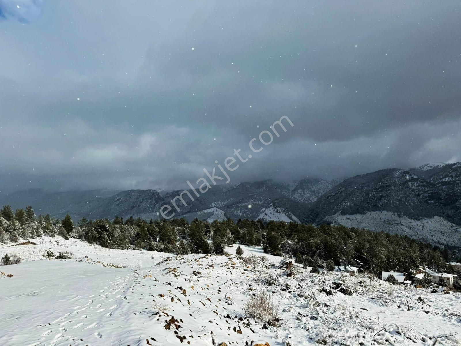 Kar Emlaktan Alpu Radar Yolunda 400 M2 Satılık Arsa