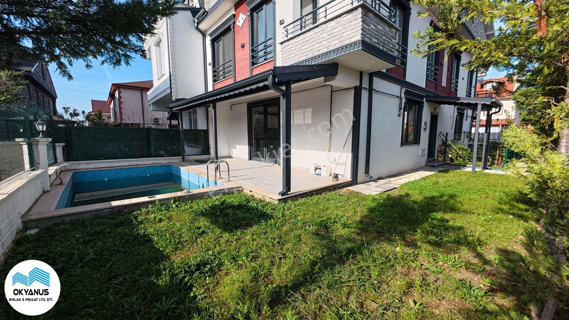 Sakarya Kocaali’de Deniz Manzaralı Havuzlu Geniş Bahçeli 4+1 Villa