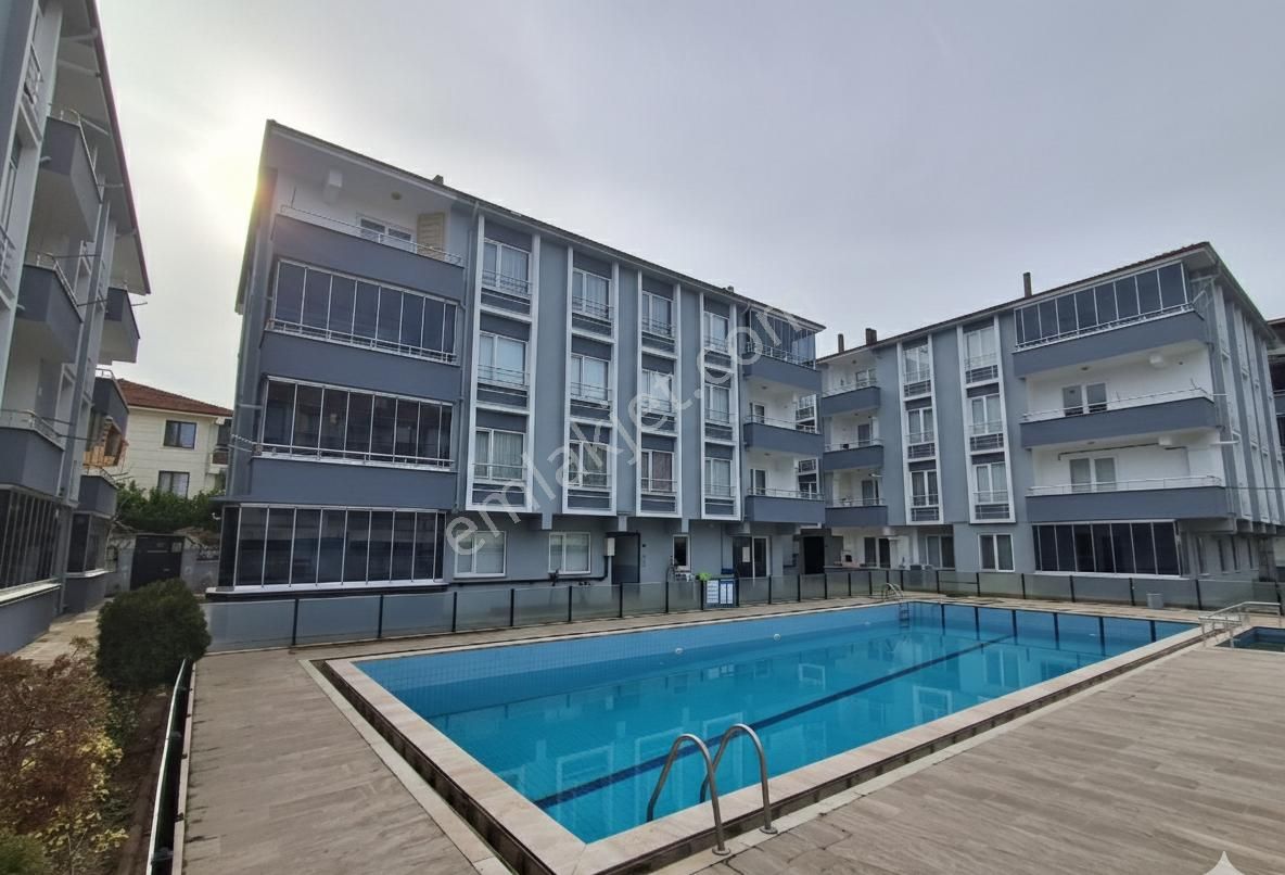 Karasu'da Sahile Yakın Havuzlu Sitede Satılık 2+1 Daire