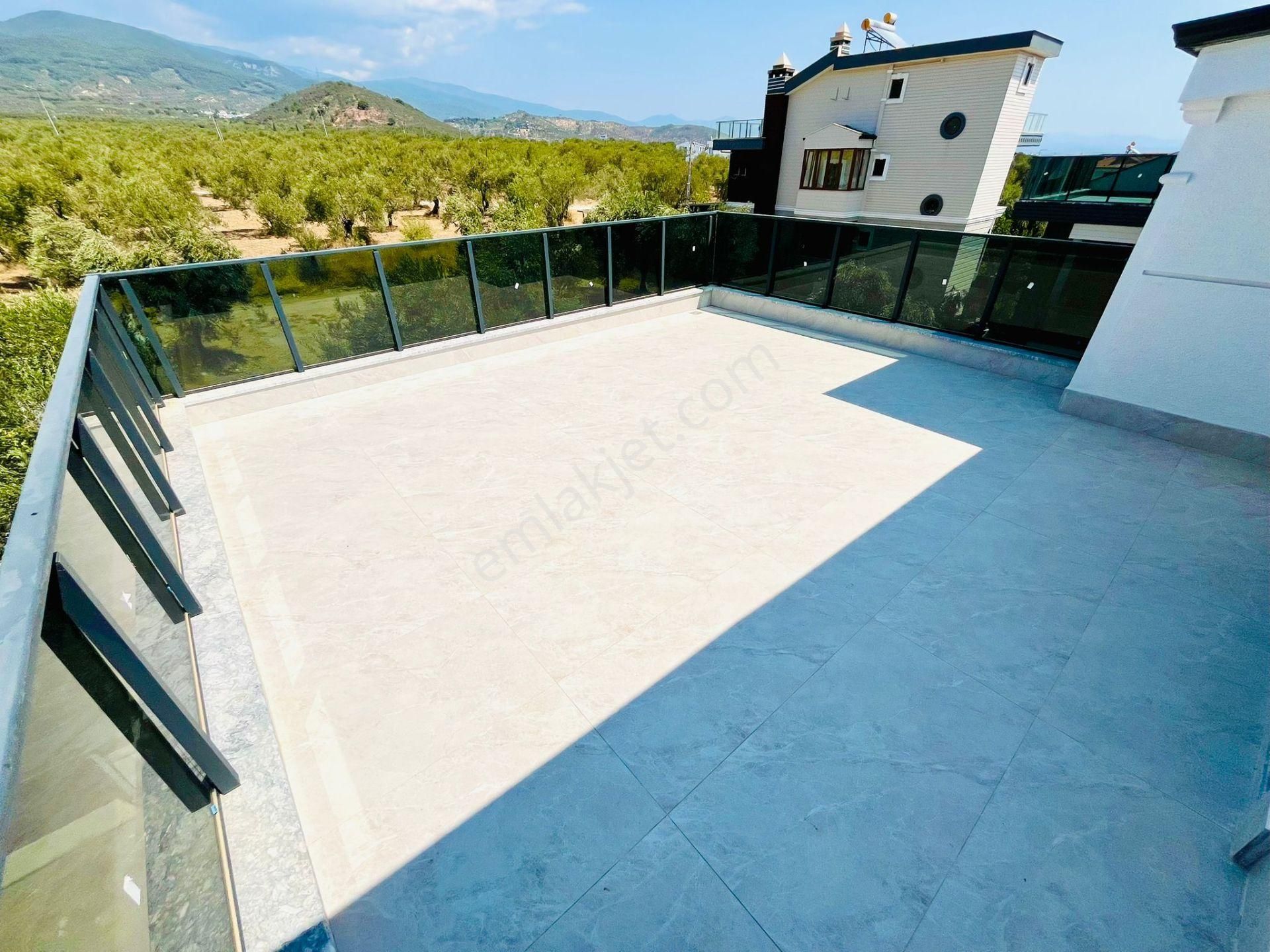 Yükselden Havuzlu Kapalı Otopark Ayrı Mutfak Kusursuz 5+1 Villa - Görsel 12