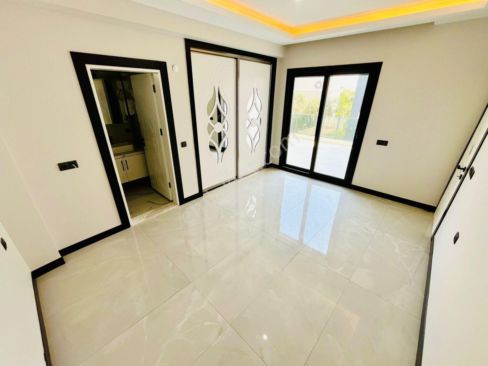 Yükselden Havuzlu Kapalı Otopark Ayrı Mutfak Kusursuz 5+1 Villa - Görsel 16