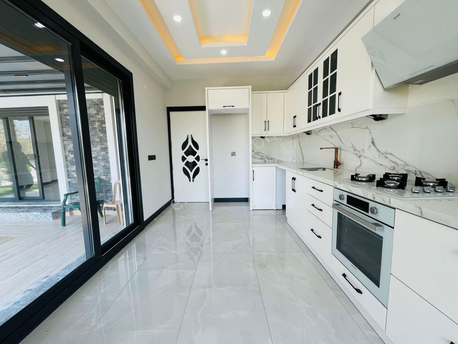 Yükselden Havuzlu Kapalı Otopark Ayrı Mutfak Kusursuz 5+1 Villa - Görsel 33