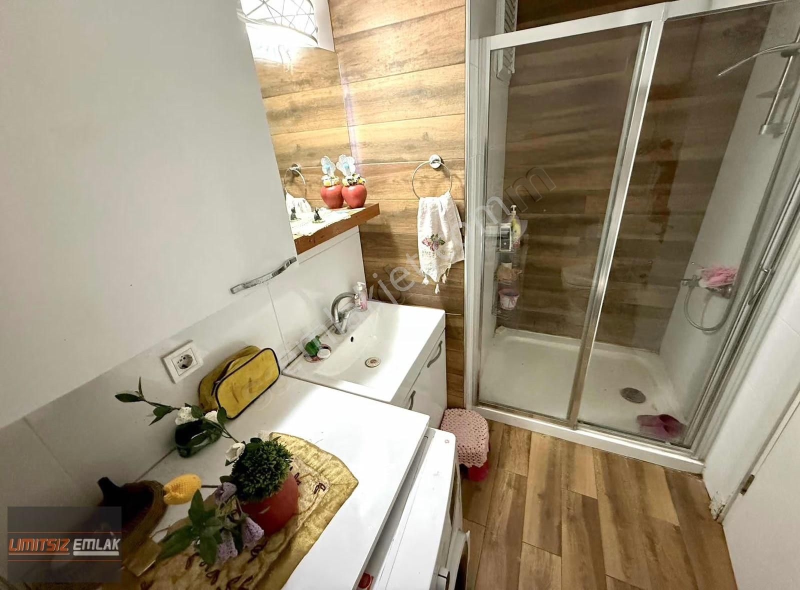 Alaybey'de | Köşe 1+1 | Tadilatlı | Sahile 240 Metre - Görsel 9