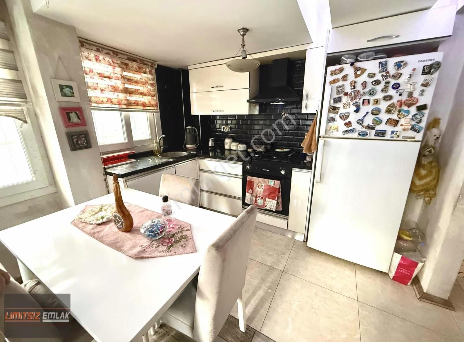 Alaybey'de | Köşe 1+1 | Tadilatlı | Sahile 240 Metre - Görsel 3