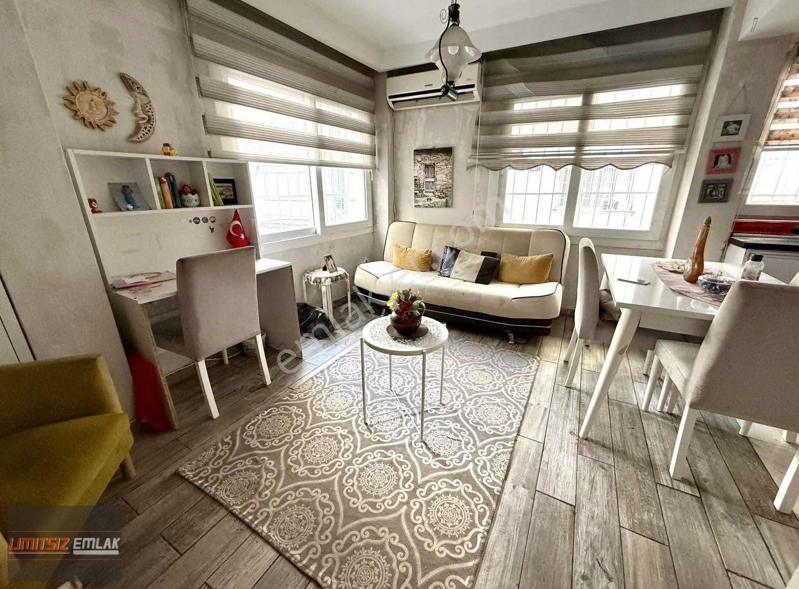 Alaybey'de | Köşe 1+1 | Tadilatlı | Sahile 240 Metre