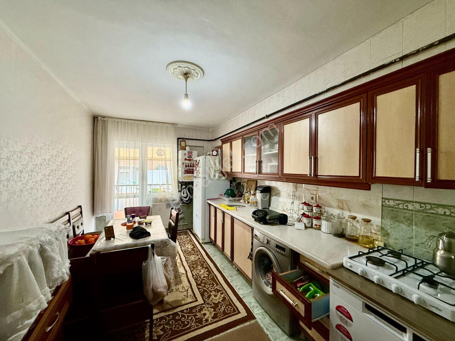 Ufuk Kılıç Emlak'tan Pursaklar Merkezde 3+1 Orta Kat Güney Daire