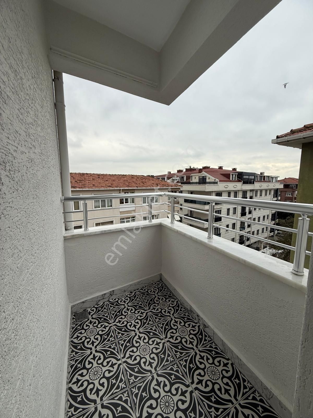 █ Konfor █ Altıntepe Galipbey Caddesinde 3. Katta Ön Cephe 2+1 - Görsel 11