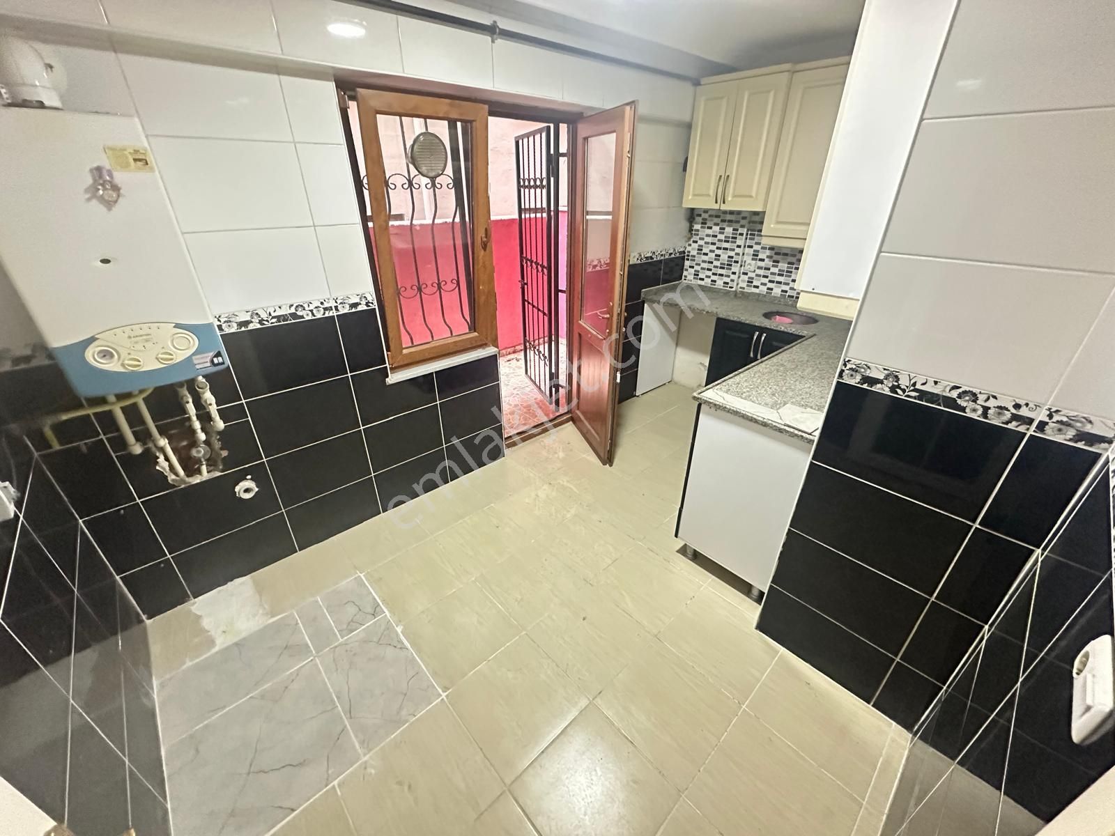 İsmetpaşa Mh. 100m2 Camları Yüksek Ebeweyn Banyolu Daire - Görsel 21