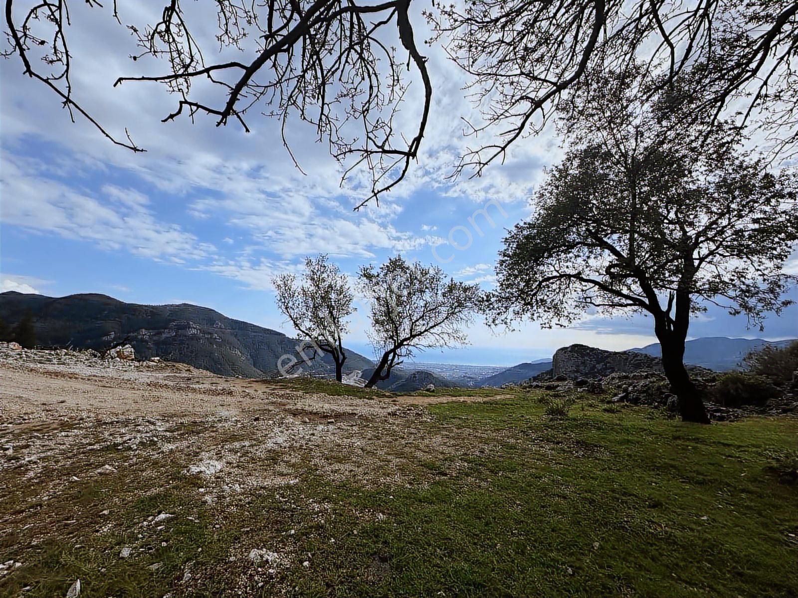 Full Deniz Ve Şehir Manzaralı Önü Kapanmaz Zirvede Tarla - Görsel 13