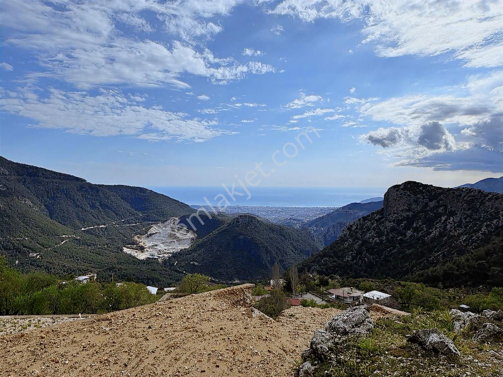 Full Deniz Ve Şehir Manzaralı Önü Kapanmaz Zirvede Tarla - Görsel 11