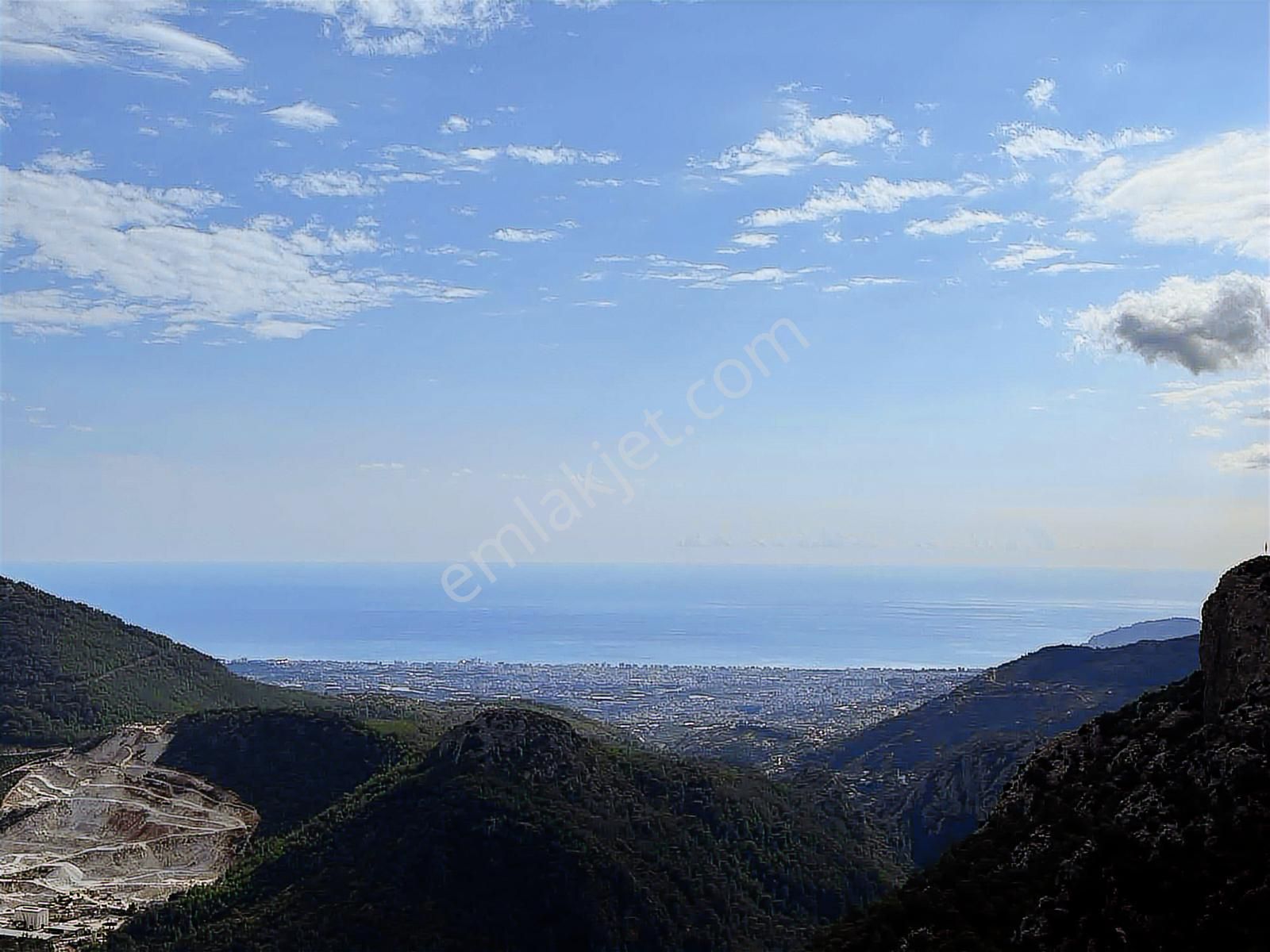 Full Deniz Ve Şehir Manzaralı Önü Kapanmaz Zirvede Tarla - Görsel 2