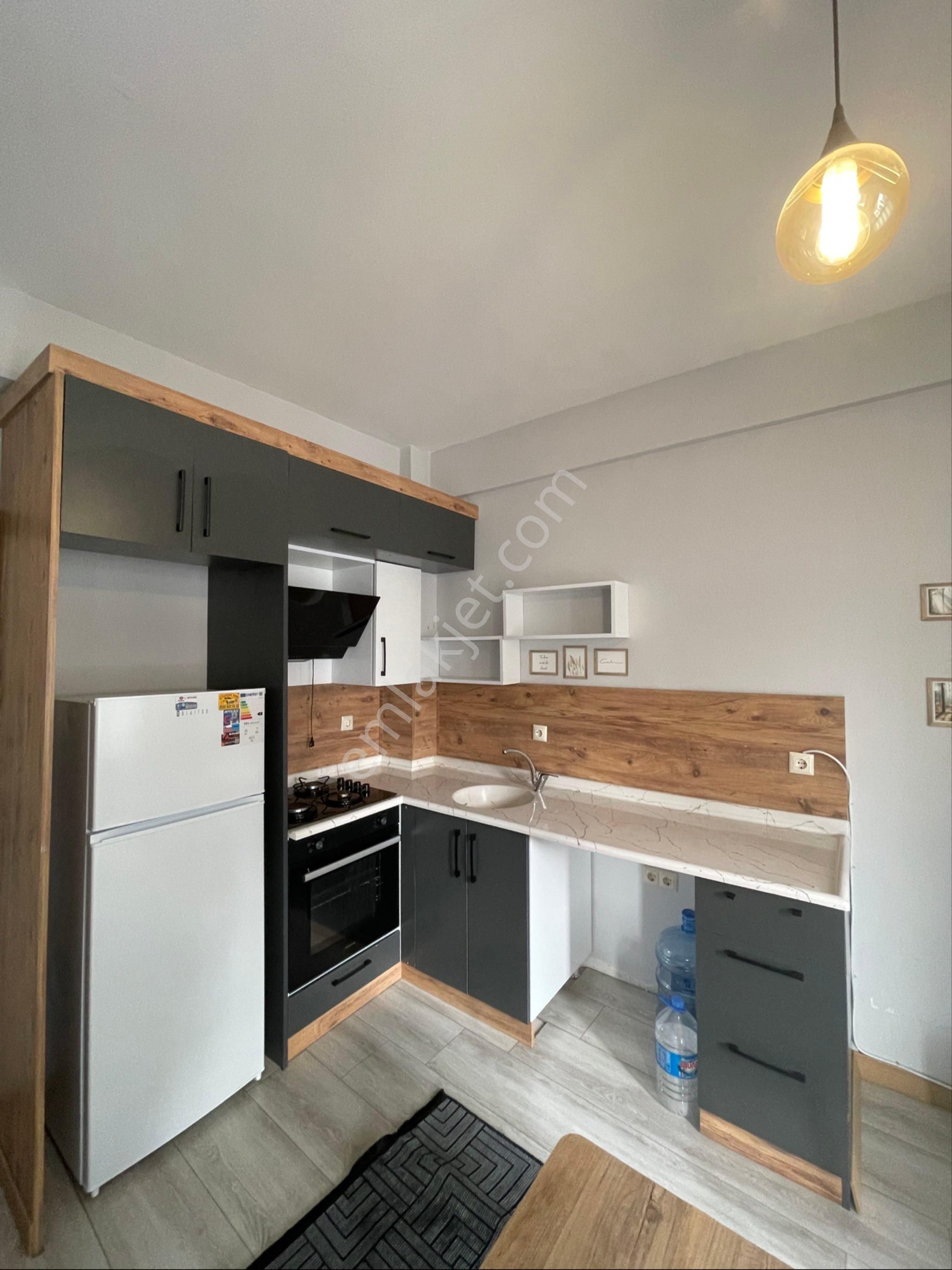 Carkıpare'de Stat Yanı Hasarsız Iskanlı Esyalı 1+1 - Görsel 5