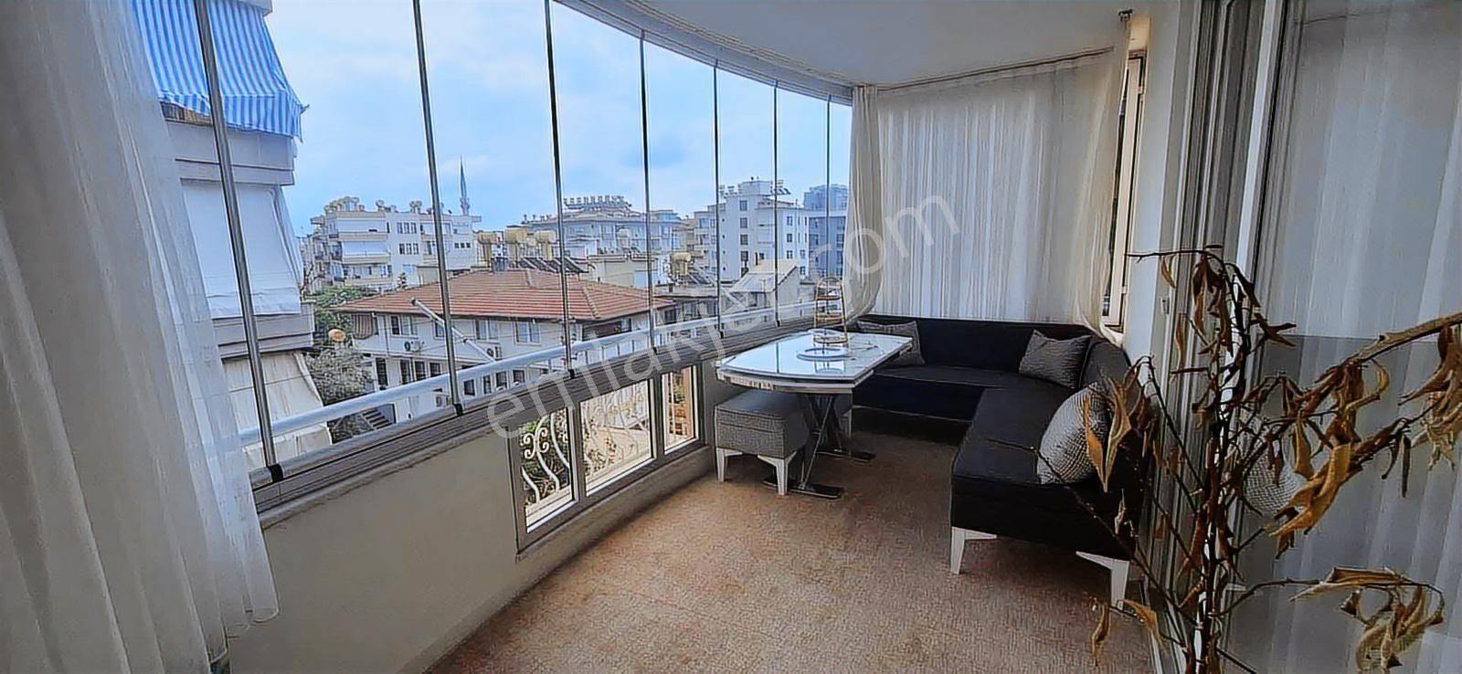 Kadıpaşa'da Acil Satılık 2+1 Ayrı Mutfak Geniş Daire - Görsel 2