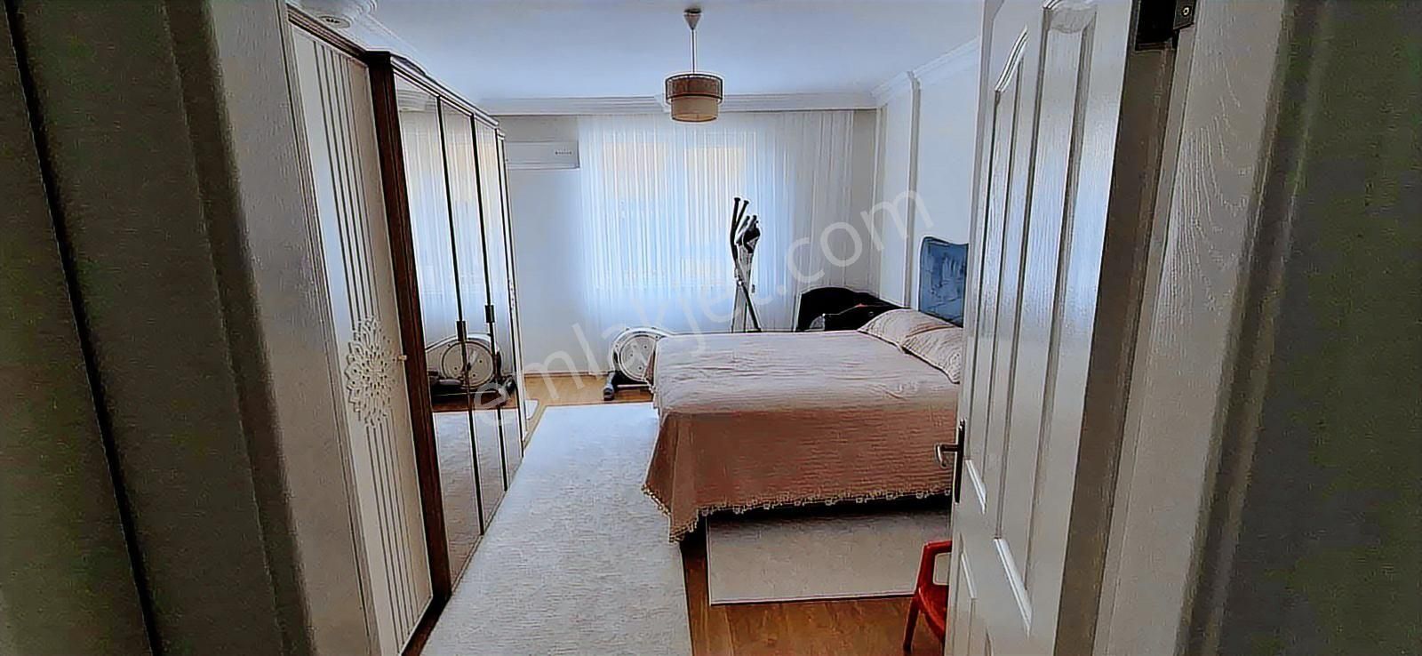 Kadıpaşa'da Acil Satılık 2+1 Ayrı Mutfak Geniş Daire - Görsel 3