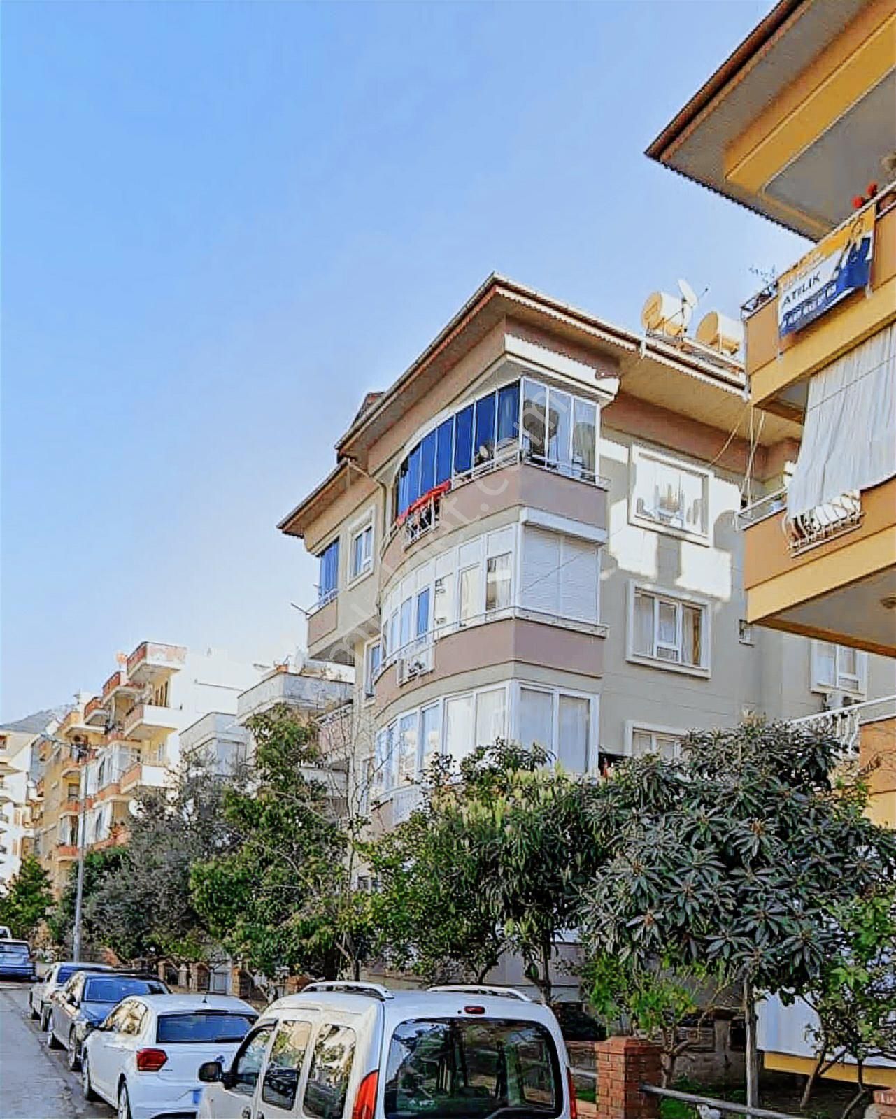 Kadıpaşa'da Acil Satılık 2+1 Ayrı Mutfak Geniş Daire