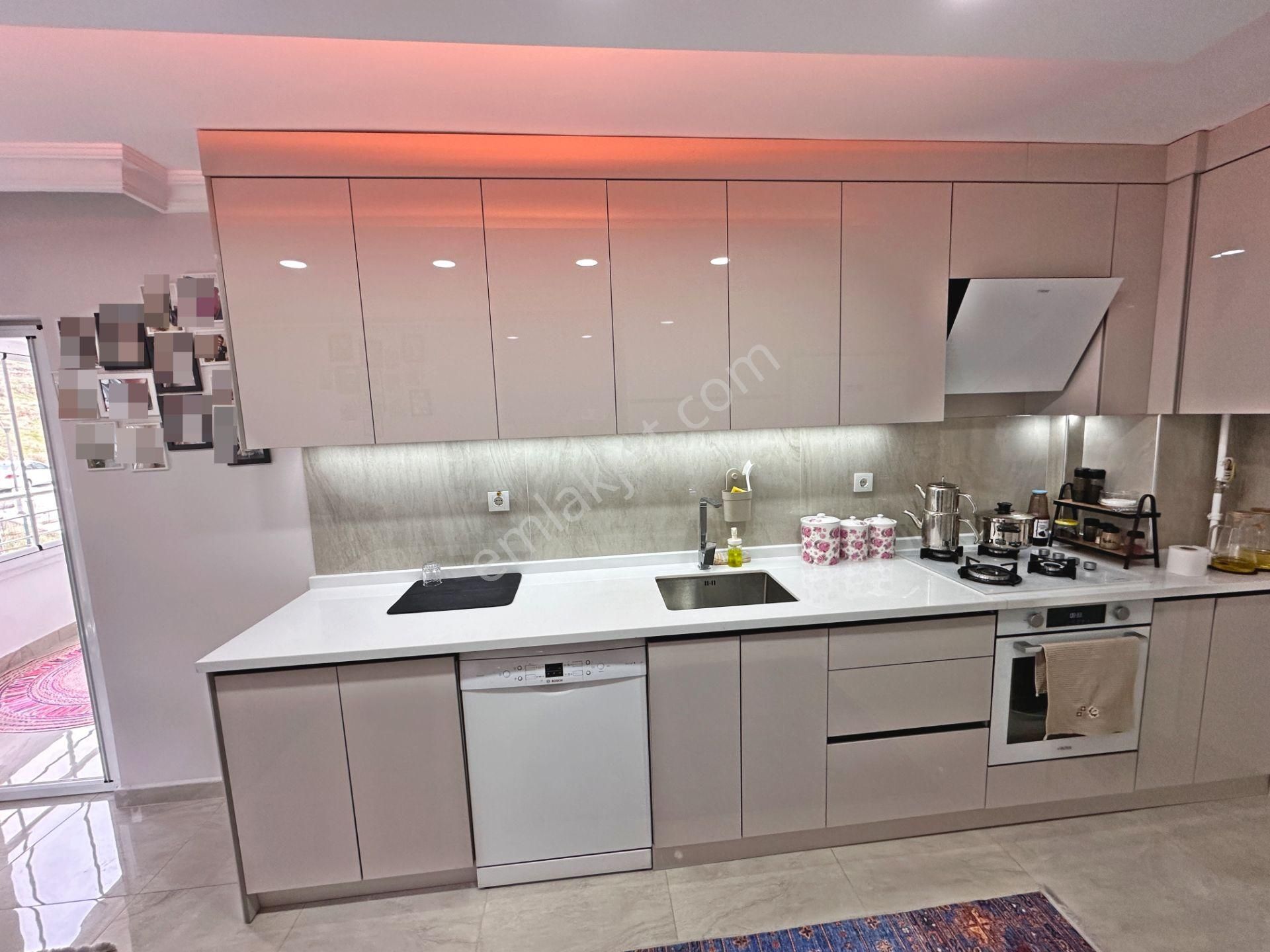 Mehtap Mahallesinde Düzlükte Full Yapılı Ebeveyn Banyolu 3+1 Satılık Daire - Görsel 3